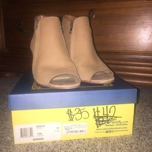 Sbicca Sancia tan leather open toe  size 9